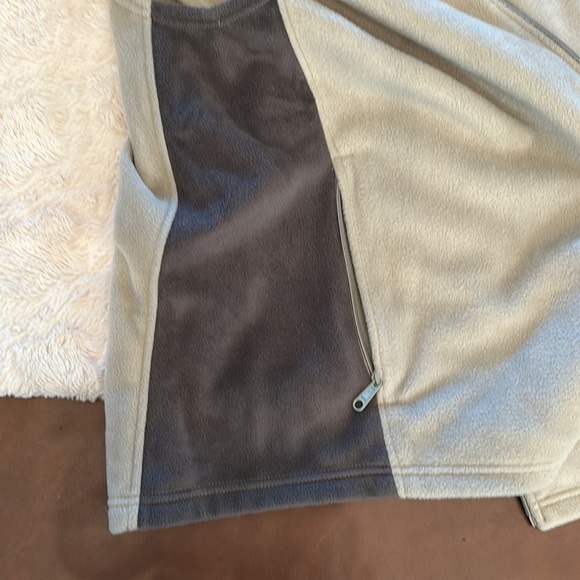 Tan and gray/ 2-toned zip Columbia fleece vest, like new - Picture 2 of 5